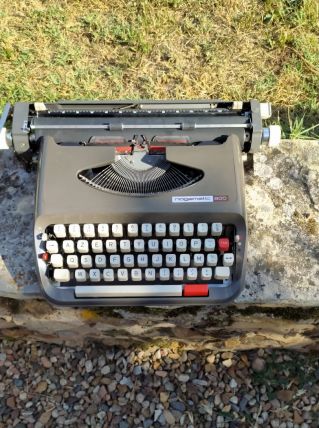 Machine à écrire nogamatic 800