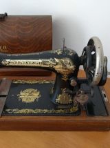 Magnifique machine à coudre Singer manuelle de 1911