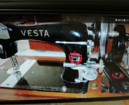 Machine à coudre manuelle vesta 