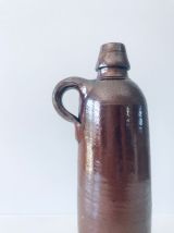 Bouteille antique avec anse