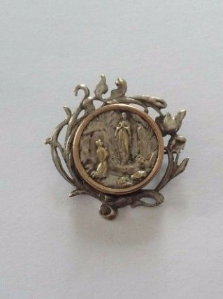 Broche Grotte de Lourdes décor Floral en Métal Ancienne 