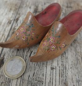 Paire de sabots en bois miniatures