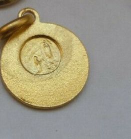pendentif petite médaille dorée Sainte Vierge Marie