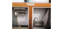 Ancien Frigo Brasserie de bar transformé en lave-mains