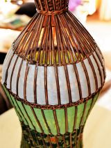 Lampe exotique en rotin et tissu