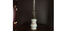 Petite lampe a pétrole en porcelaine 