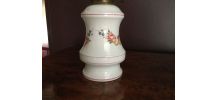 Petite lampe a pétrole en porcelaine 