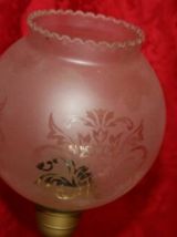 ANCIENNE LAMPE DE BUREAU , DÉCOR D'UN JEUNE MUSICIEN JOUANT 