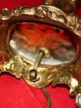 ANCIENNE LAMPE DE BUREAU , DÉCOR D'UN JEUNE MUSICIEN JOUANT 