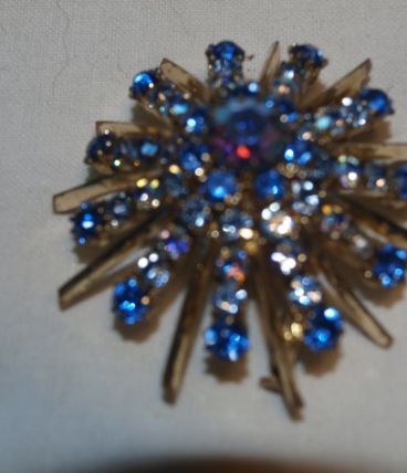 Grande broche à strass bleus authentique années 50