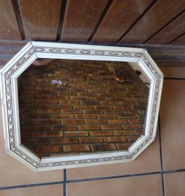 Miroir beige 1930 moulures bois sculpté.