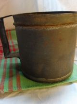 Demi litre ancien métal / pot à graine