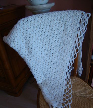 Châle crochet en laine acrylique blanche