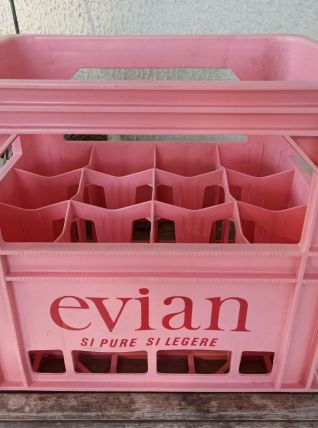 Caisse à bouteilles EVIAN si Pure si Légère
