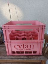 Caisse à bouteilles EVIAN si Pure si Légère