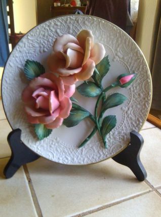 Assiette décorative The Roses of Capodimonte en porcelaine  