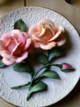 Assiette décorative The Roses of Capodimonte en porcelaine  