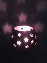 Photophore boule en laiton ajouré d'étoiles