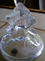 Dauphin sautant des vagues en cristal d'Arques