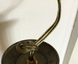 Bougeoir en cuivre monté en pied de lampe