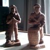 Lot  2 statuettes en bois Les vendages  porteur et tonnelier