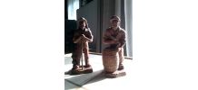Lot  2 statuettes en bois Les vendages  porteur et tonnelier