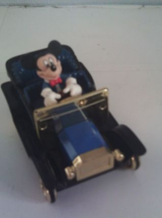Petite voiture Mickey Disney