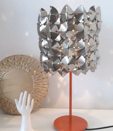Lampe 70's métal upcyclin et pied en métal orange