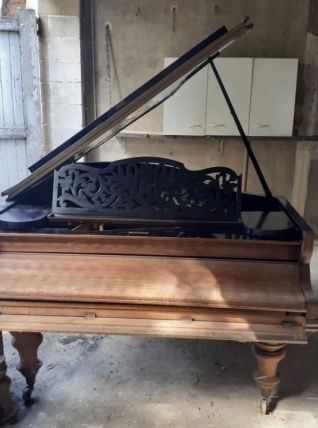 Piano 3/4 queue Kriegelstein, Médailles d'or, Paris 