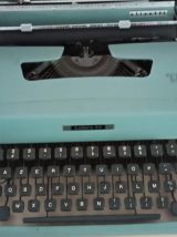Machine à écrire Olivetti Lettera 32