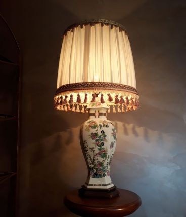 lampe  de type asiatique  en porcelaine  ,h 48cm signe  limo