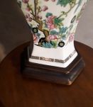 lampe  de type asiatique  en porcelaine  ,h 48cm signe  limo