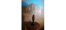lampe bois exotique  et son abatjour en dentelle 45x30