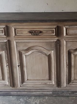 Buffet patiné,  en merisier 3 portes, 3 tiroirs 