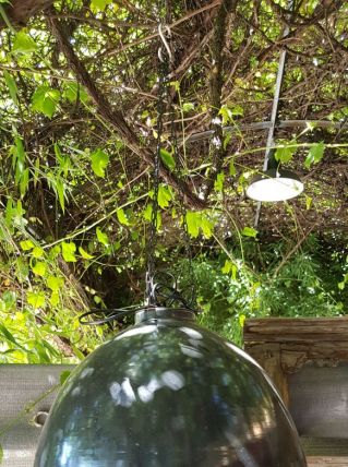 Ancienne suspension en tôle émaillée verte. 2 modèles dispon