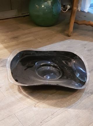 Élégant plat noir en verre 