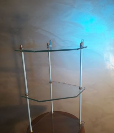 etagere d angle en verre 42x32 tres solide  ébrechure non vi