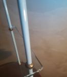etagere d angle en verre 42x32 tres solide  ébrechure non vi