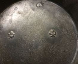Pot en métal avec couvercle