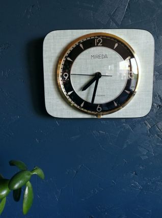 Horloge vintage, pendule murale "Mireda vert tendre et doré"