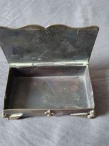 Ancienne petite boite de timbre en laiton ou cuivre argenté