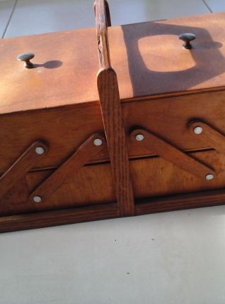 Travailleuse en bois