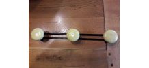 Porte manteaux mural métal 3 patères laquées jaune vintage