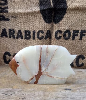 Joli poisson sculpté en onyx 