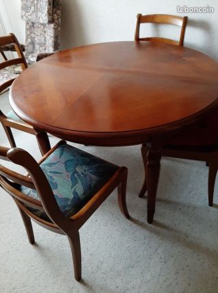 Table ronde en bois