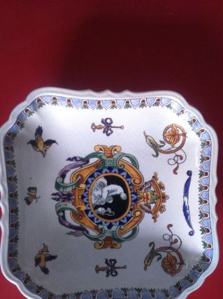 Plat en faïence de Gien renaissance 