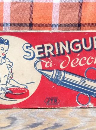 Ancienne seringue à décorer dans sa boite JTR