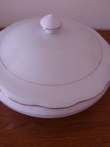 Soupière signée A. Deshoulières en porcelaine fine