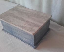 boite bleue en bois