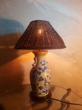 lampe  asiatique   peint a la main  fleur naive avec abajour